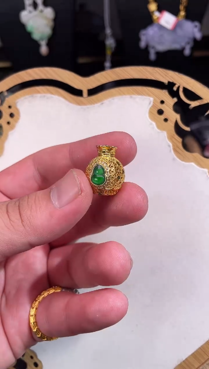 【闪购商品】翡翠颈饰未镶嵌拍照