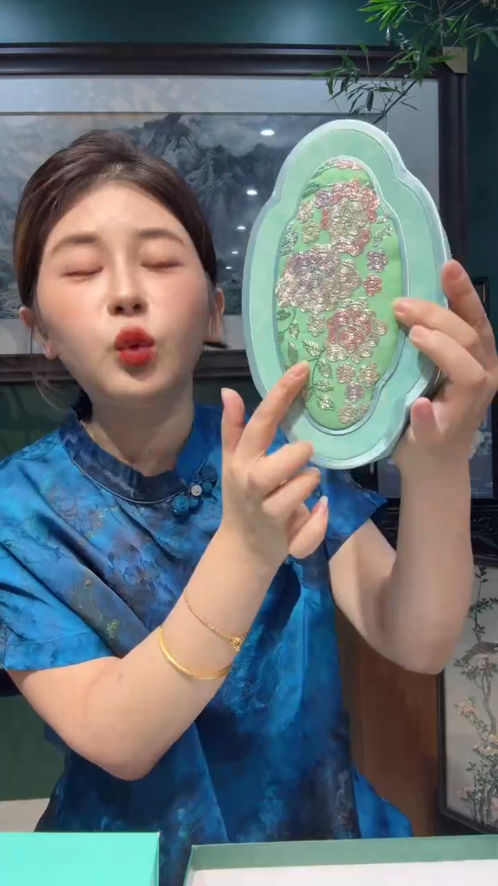 刺绣非遗苏绣手工刺绣首饰盒云朵盒