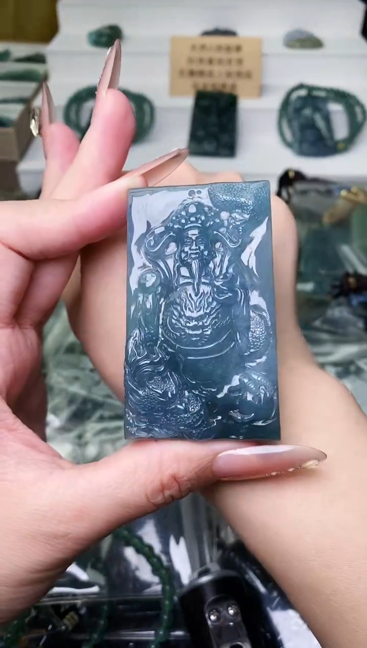 颈饰未镶嵌翡翠 