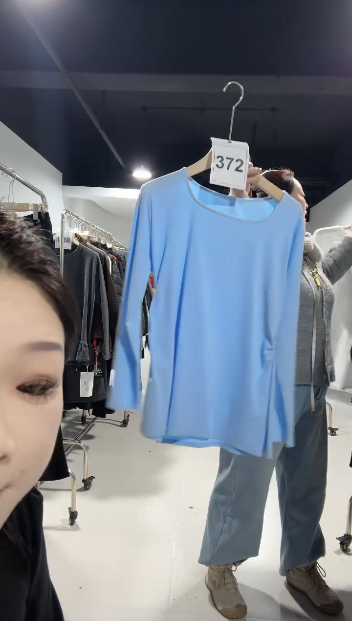 372-蓝色打底······