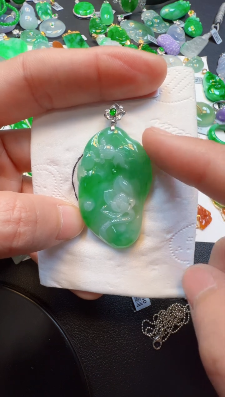 【闪购商品】翡翠吊坠(不含链)18K金镶嵌6800