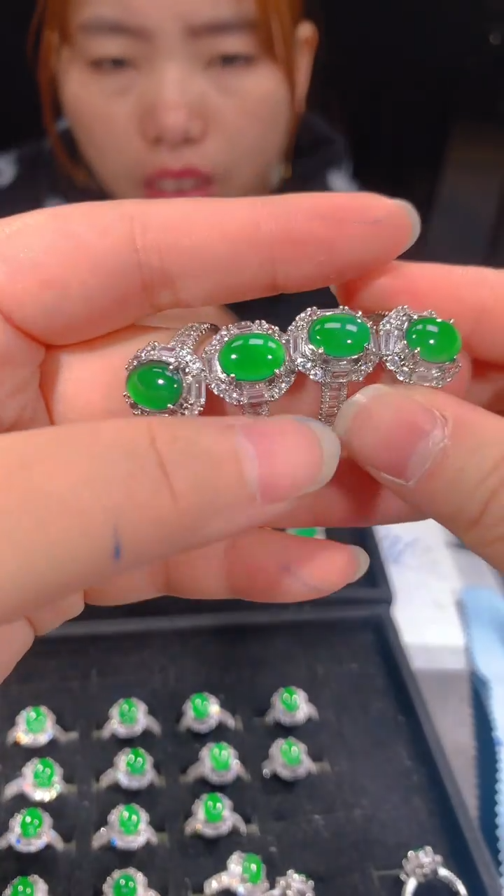 【闪购商品】定制翡翠未镶嵌18定制翡翠，多样性发货（发其一）