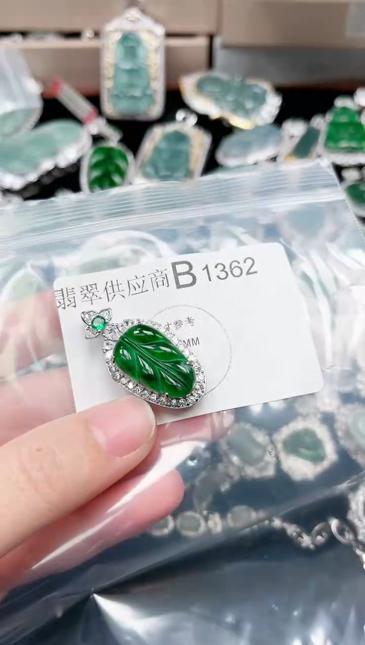 【闪购商品】翡翠颈饰未镶嵌1362赠皮绳