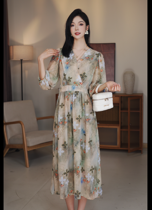 【一梦芳华】V领连衣裙清新低饱和氛围夏季长裙显瘦收腰显白碎花