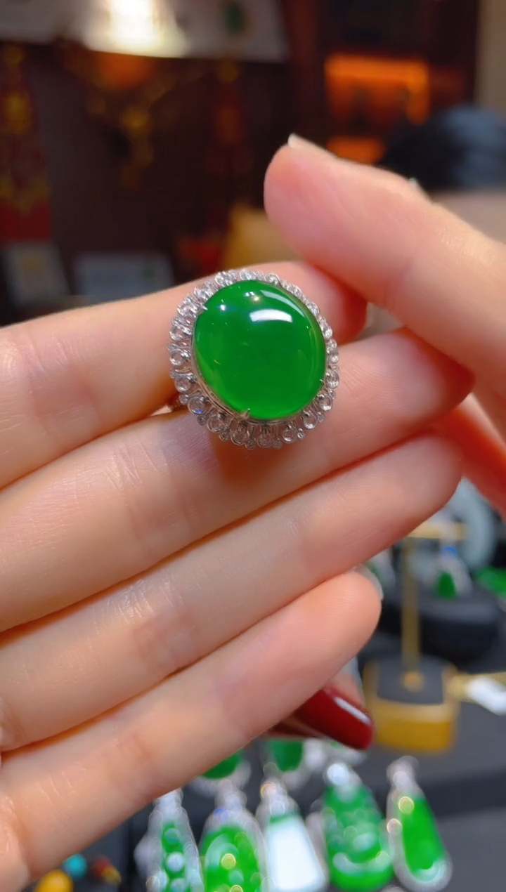 【闪购商品】翡翠戒指18K金镶嵌114735天然A货翡翠蛋面戒指