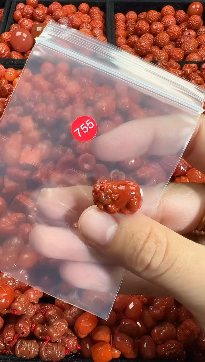 颈饰未镶嵌南红玛瑙1