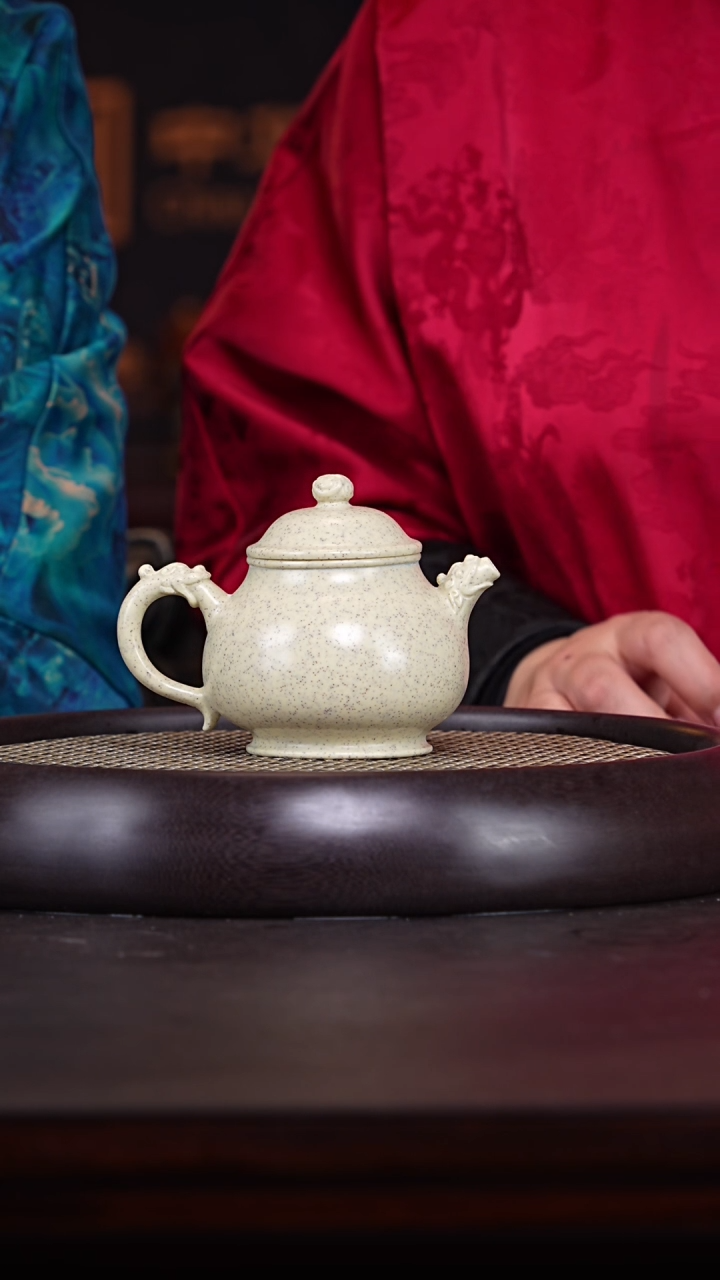 【闪购商品】紫砂茶壶杨建英31-103 羊脂白玉段