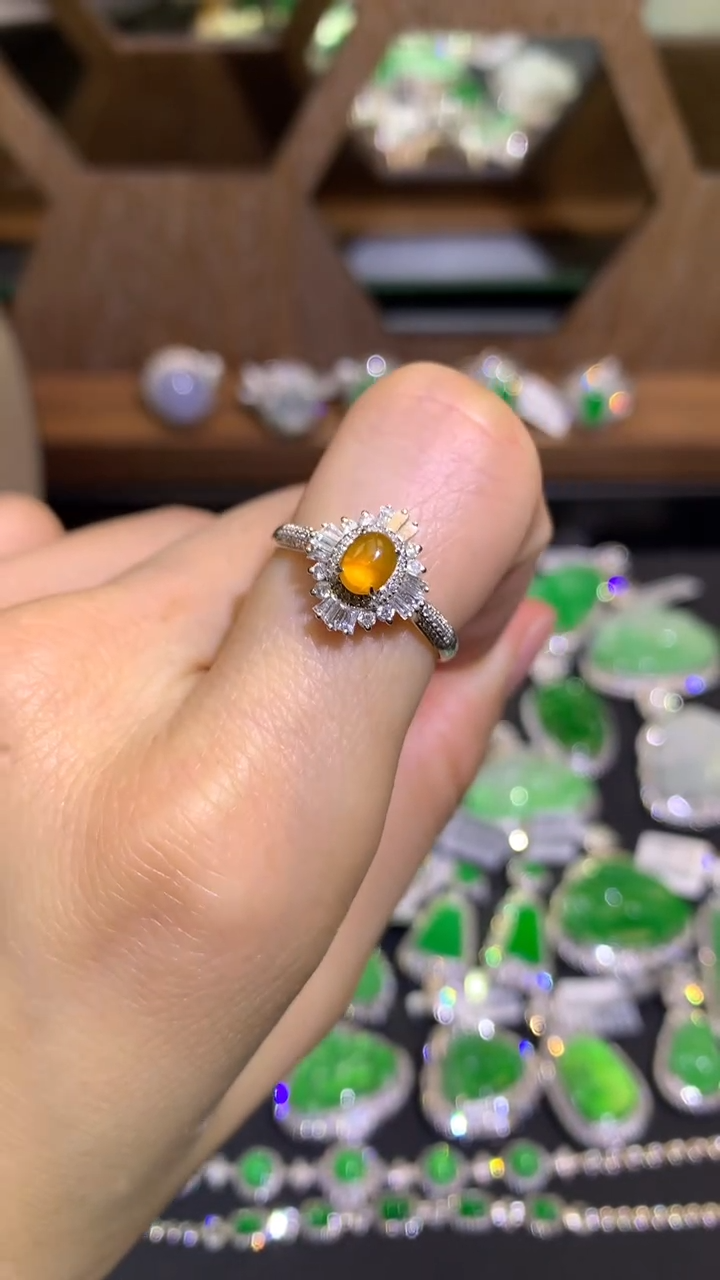 【闪购商品】翡翠吊坠(不含链)18K金镶嵌戒指