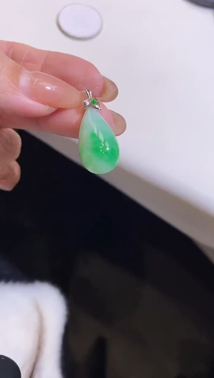 吊坠(不含链)18K金镶嵌翡翠水滴