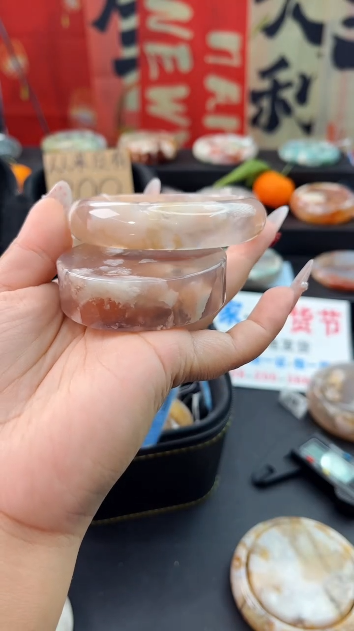 【闪购商品】石英质玉手镯未镶嵌赠送镯心（62圈口）