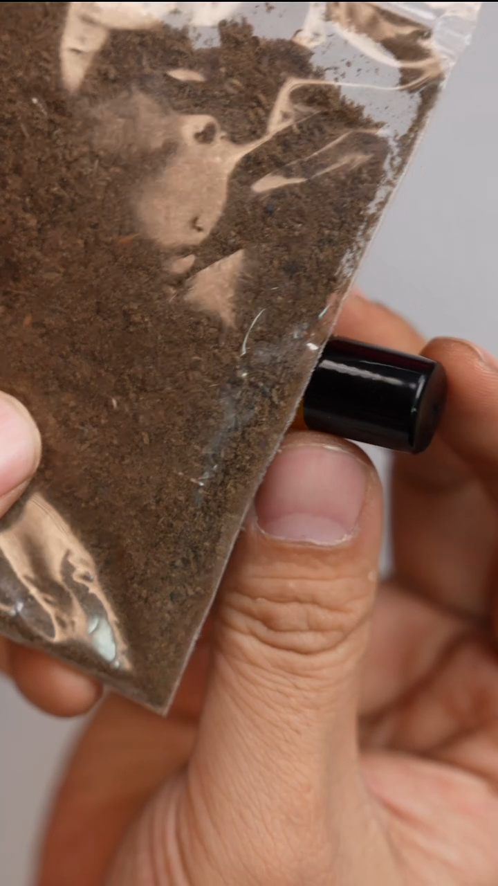 檀香木无事牌老山檀香阴沉2克送粉