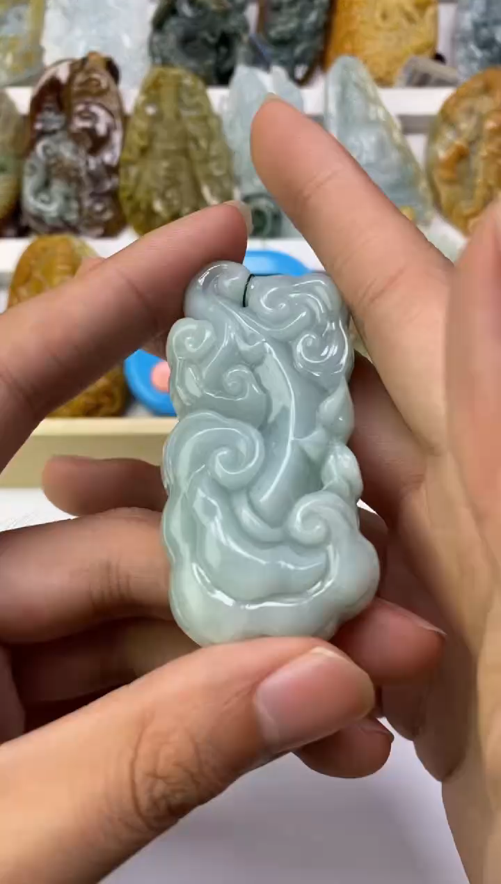 翡翠未镶嵌颈饰麦**瑟天然翡翠