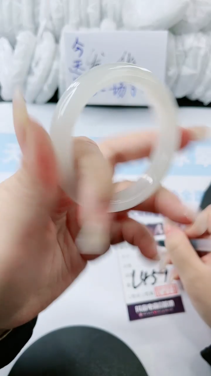 【闪购商品】石英质玉手镯未镶嵌多样性发货L459