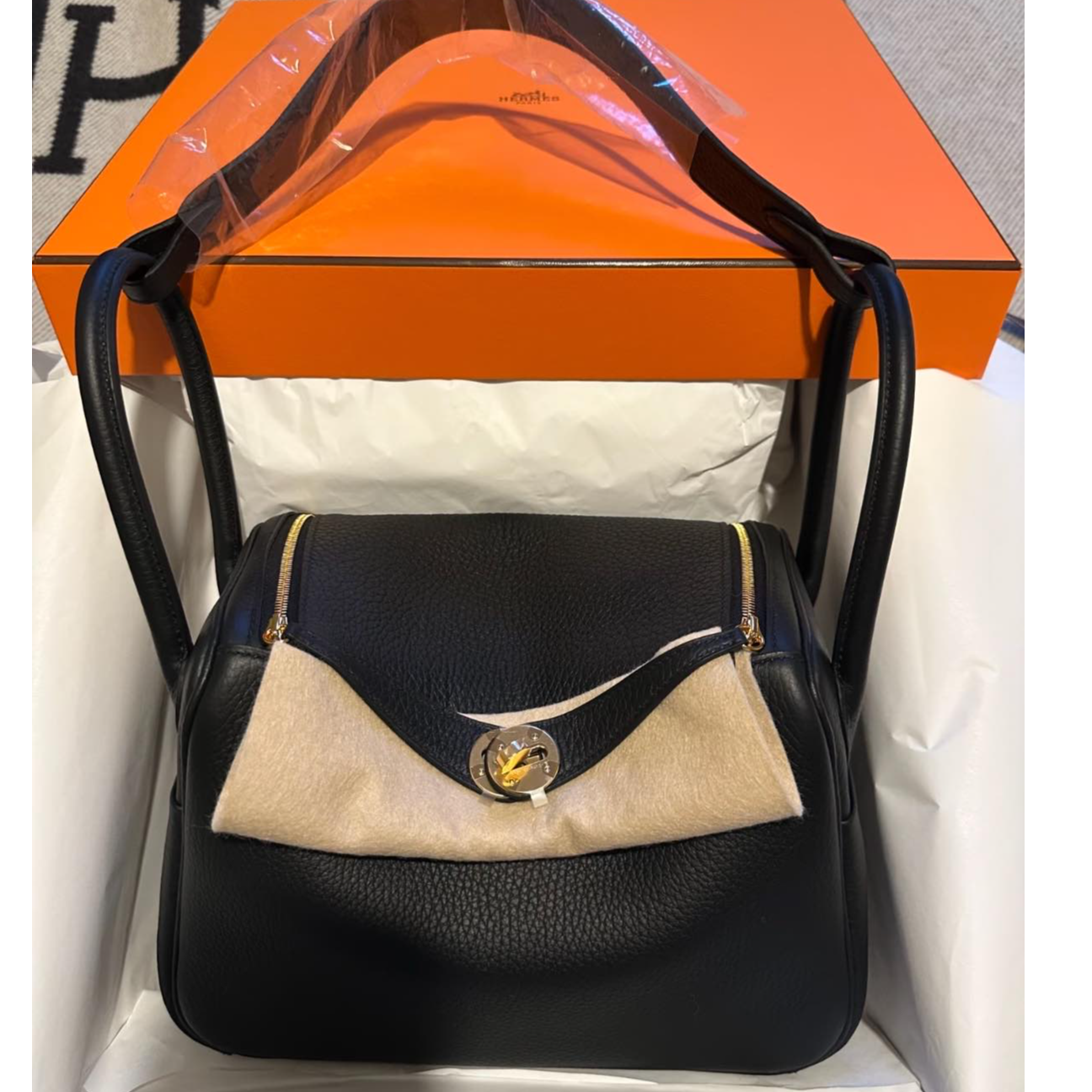 未使用 Hermes/爱马仕 珊珊专场 Lindy 26 黑色 TC皮 B刻 金扣包