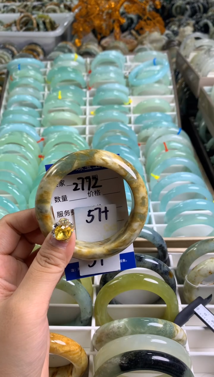 【闪购商品】蛇纹石玉手镯未镶嵌2773