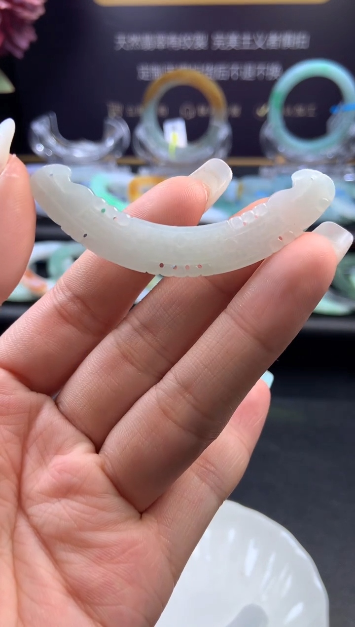 翡翠未镶嵌颈饰玉衡