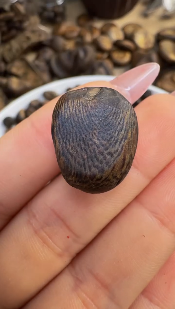 【闪购商品】沉香吊坠天然野树丁