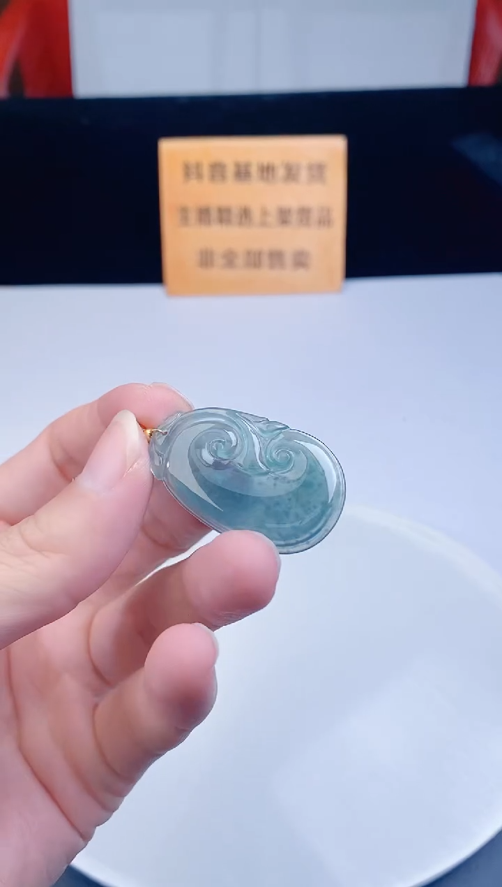 颈饰未镶嵌翡翠 