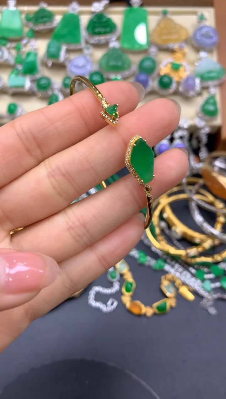 【闪购商品】翡翠手镯18K金镶嵌556-中国好珍宝