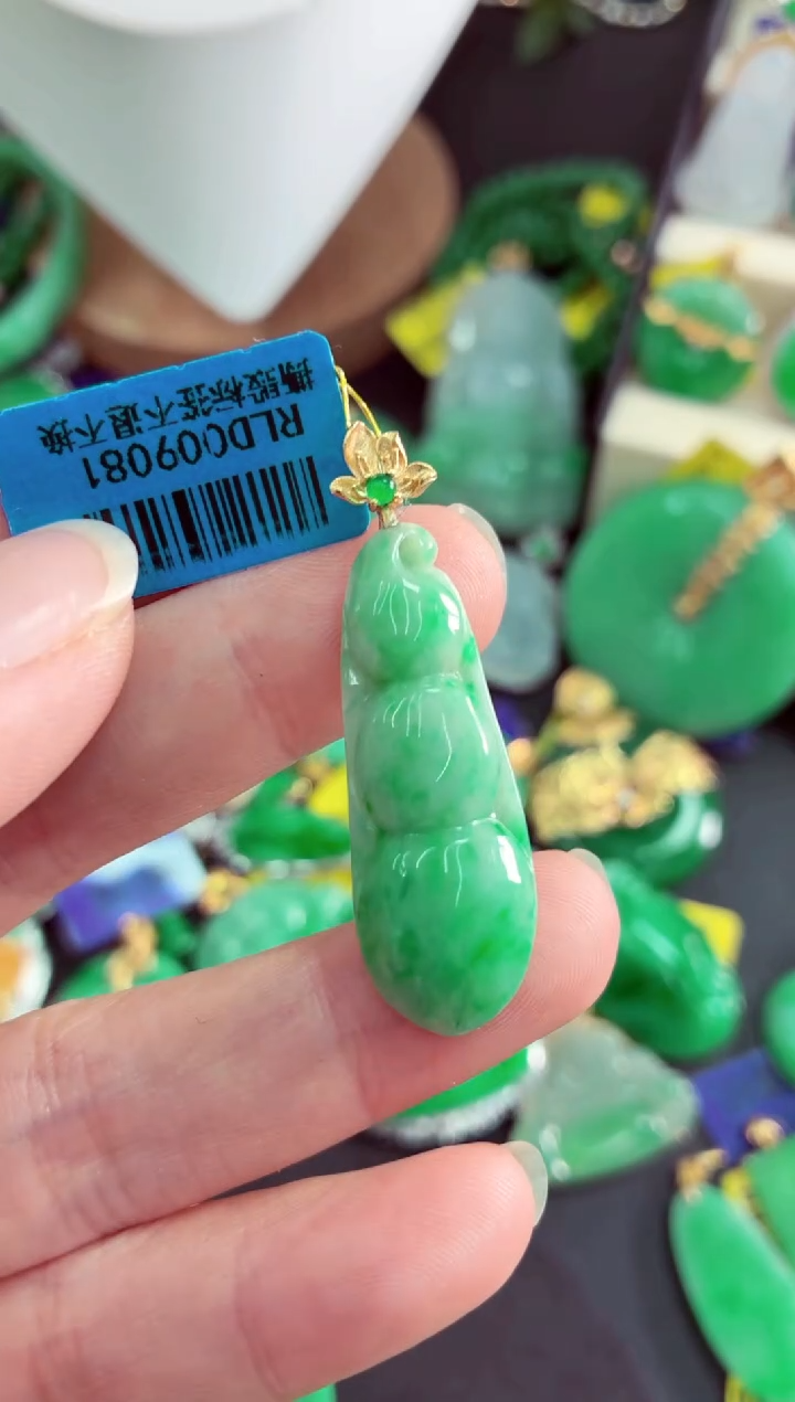 吊坠(不含链)未镶嵌翡翠挂件
