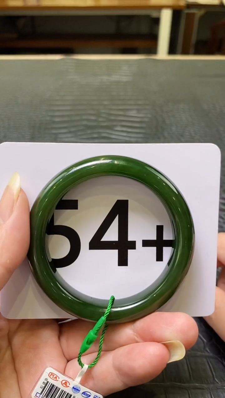 和田玉（碧玉）手镯未镶嵌一个