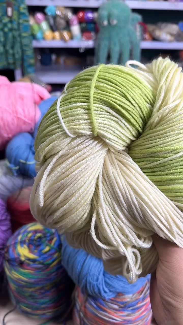 羊毛混纺巴素兰渐变绿色0.7斤