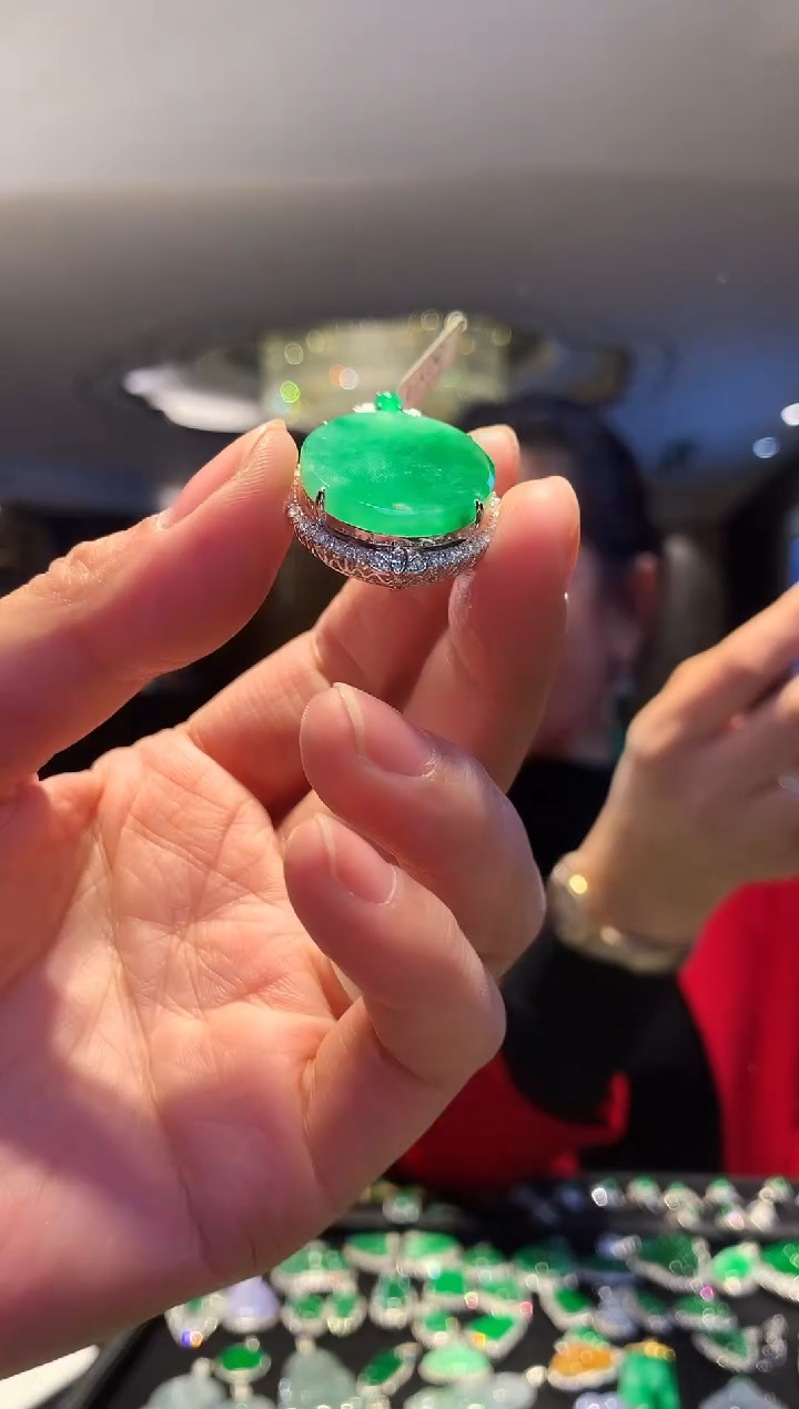 【闪购商品】翡翠吊坠(不含链)18K金镶嵌圆牌