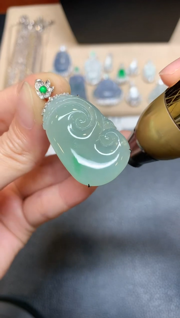 【闪购商品】翡翠吊坠(不含链)18K金镶嵌如意【无服务费