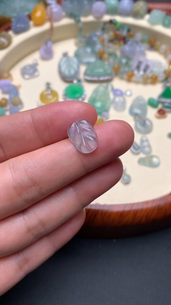 【闪购商品】翡翠颈饰未镶嵌翡翠叶子