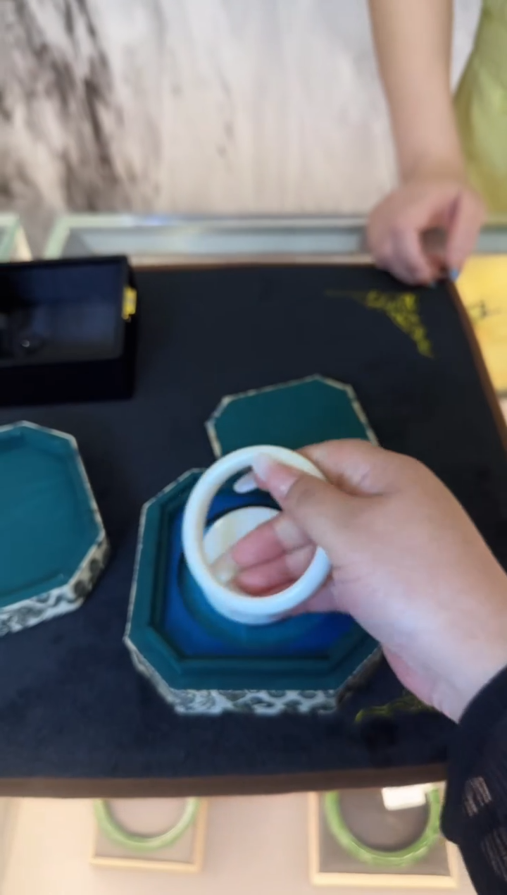 甄选好物羊脂白手镯多样性拍一发一带镯心料