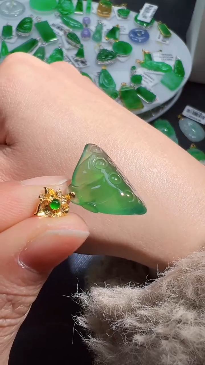 【闪购商品】翡翠颈饰18K金镶嵌我