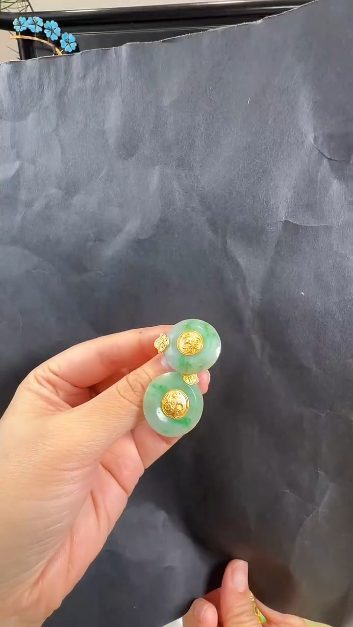 18K金镶嵌翡翠耳饰耳坠