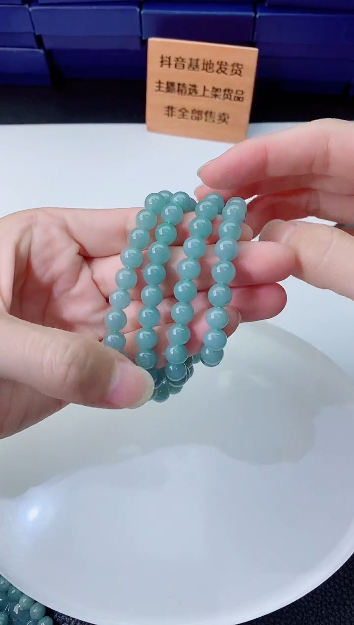 翡翠未镶嵌颈饰   `