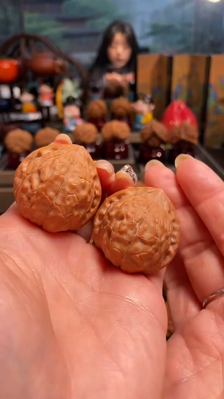 【闪购商品】文玩核桃把件H 382龟甲纹36尺