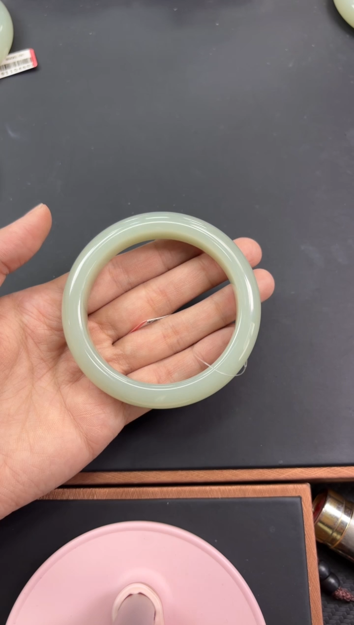 【闪购商品】和田玉手镯未镶嵌且末微色差近矿59+