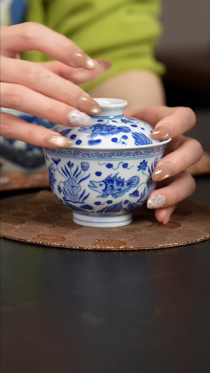 【闪购商品】杯六邑山房青花鱼藻盖碗