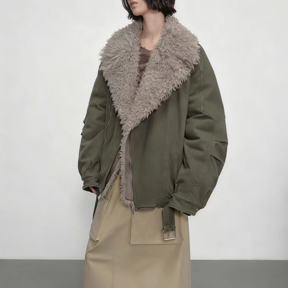 韩货-【芬兰漫雪】初冬‘美式街头设计感拼毛廓形机车夹棉棉服/8240