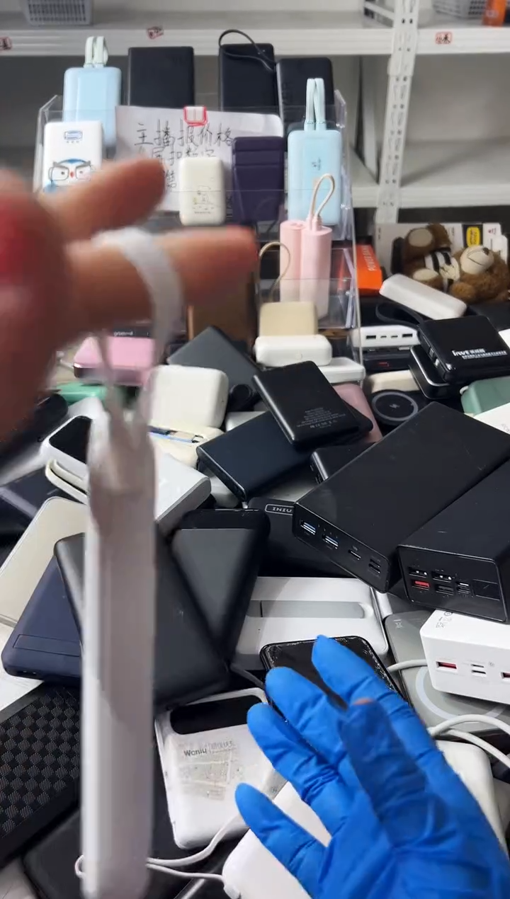 1m?****⁰小巧自带线精品移动电源