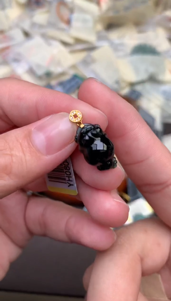 18K金镶嵌挂件翡翠一