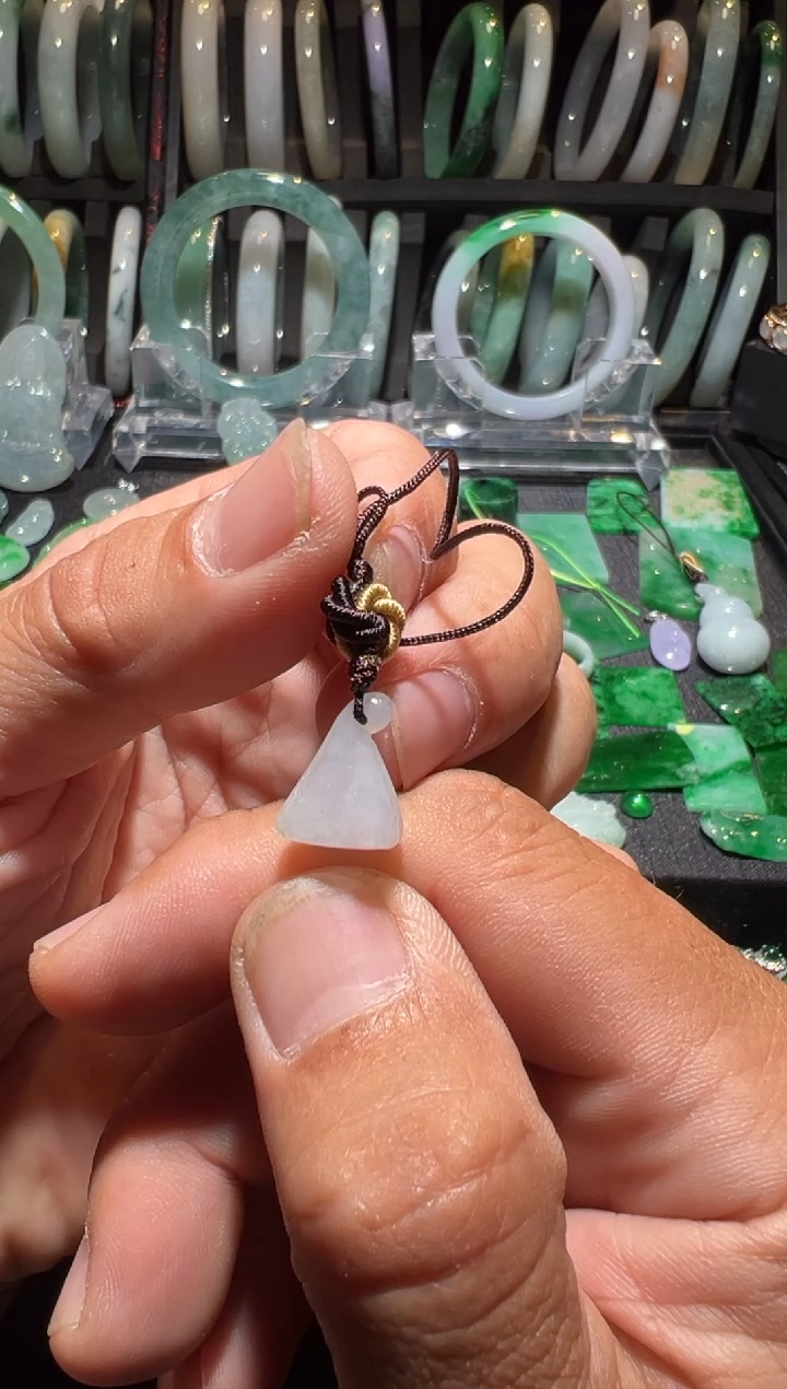 颈饰未镶嵌翡翠翡翠小莲蓬。