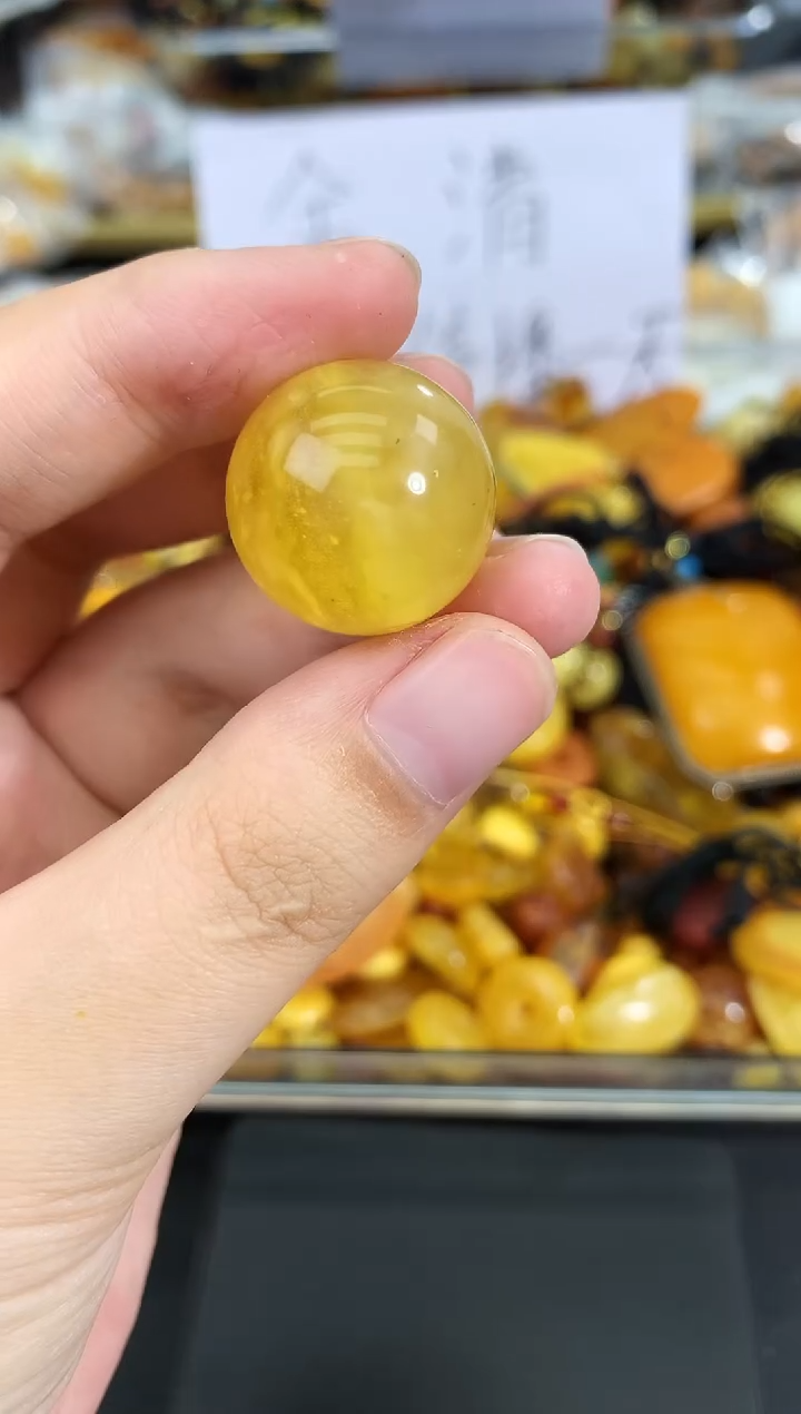 蜜蜡未镶嵌珠宝奇石60