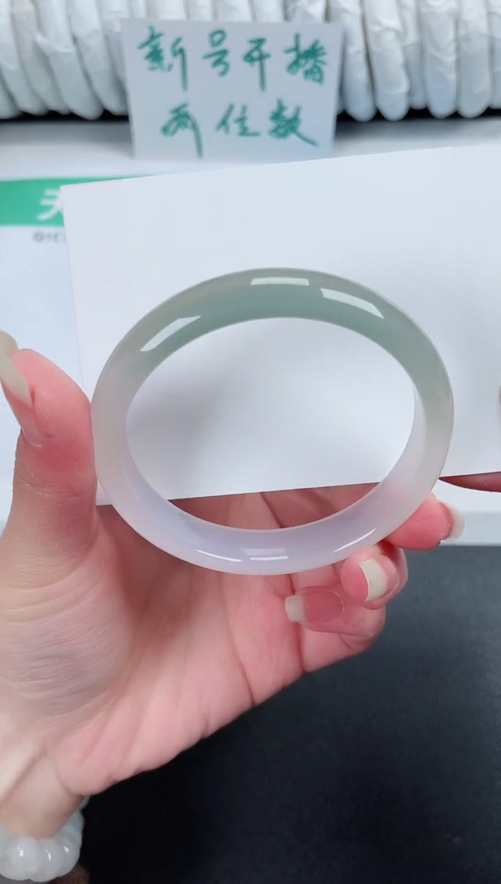 【闪购商品】石英质玉手镯未镶嵌409-56.6