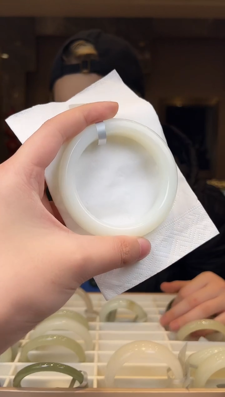 【闪购商品】和田玉手镯未镶嵌SH1655 多样性发其一