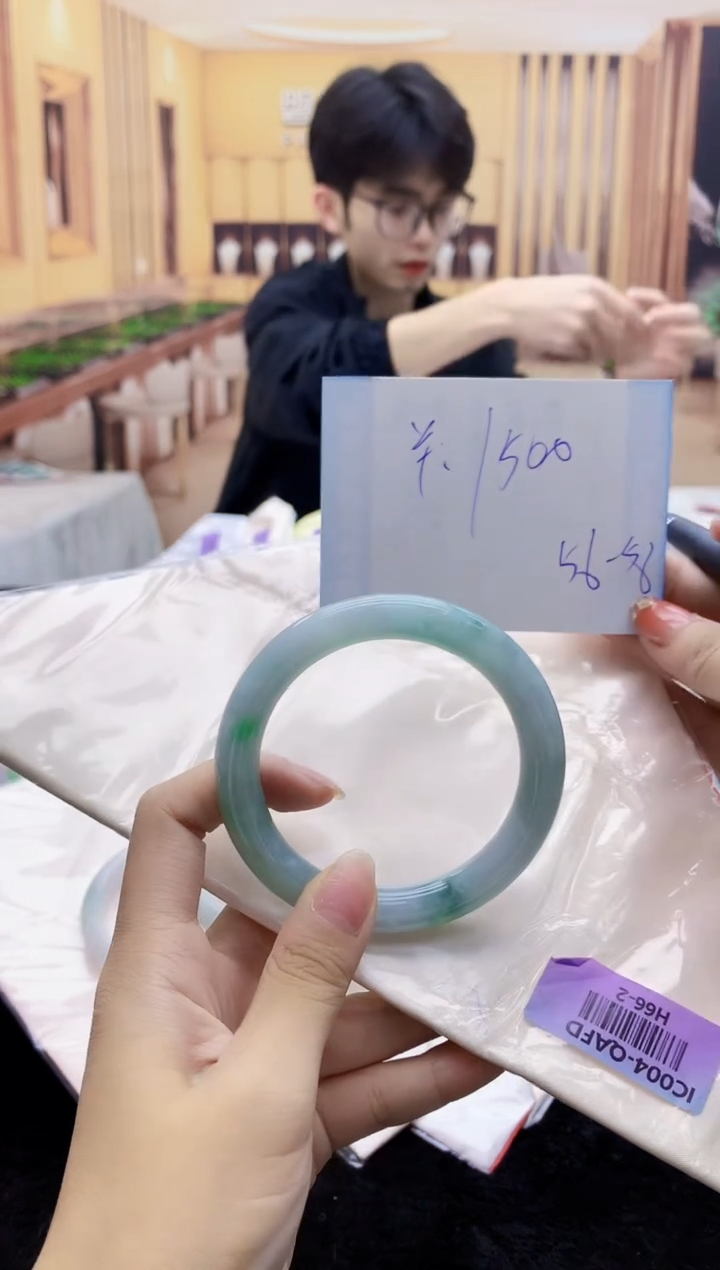 【闪购商品】翡翠手镯未镶嵌   H66-2