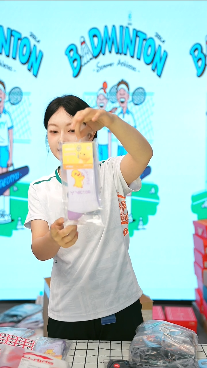 15号衣服清仓不退不换！奶龙袜子