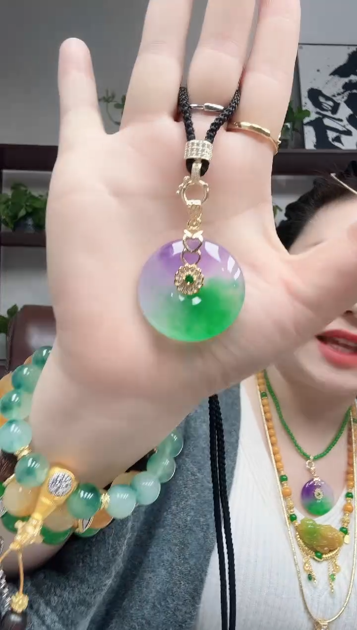 吊坠(赠链)未镶嵌翡翠春彩平安扣