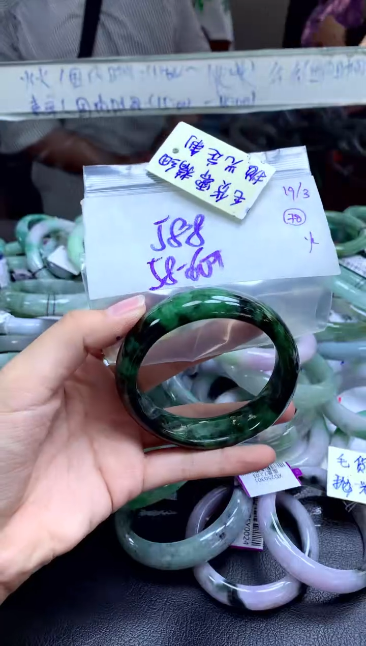 【闪购商品】定制翡翠未镶嵌手镯毛货需精细抛光+多人