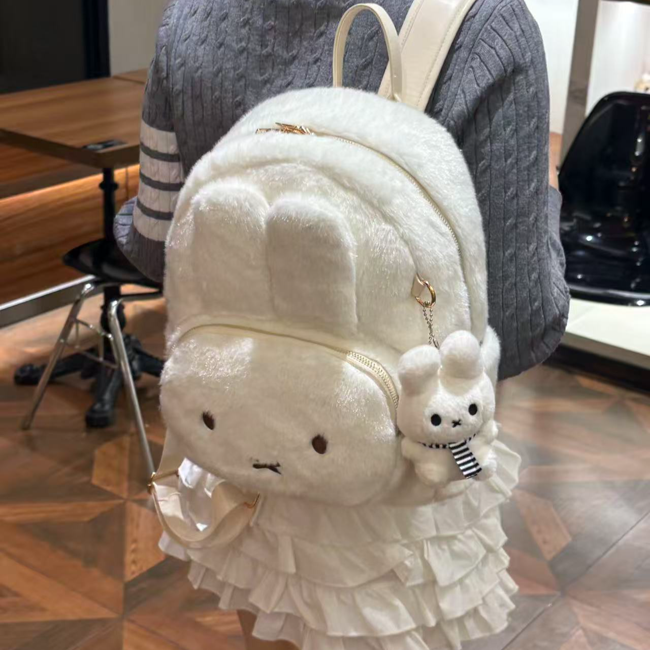 可爱毛绒米菲兔女包爆款2025新款冬季日常学院风早八大容量双肩包