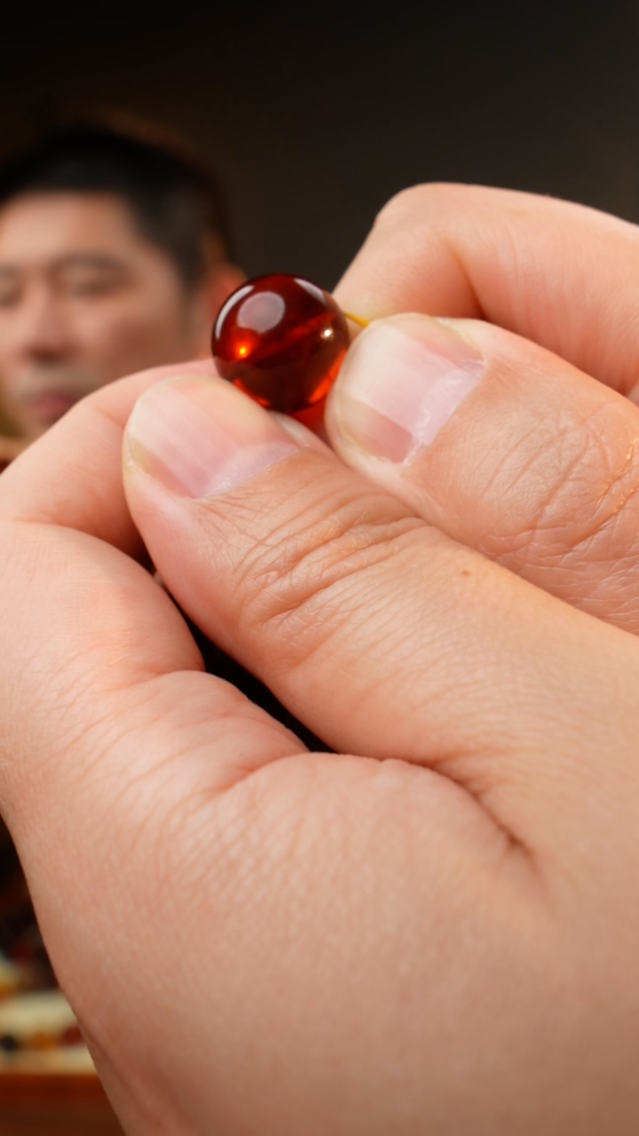 【闪购商品】琥珀裸石未镶嵌14+血珀单珠