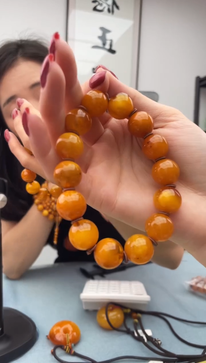 未镶嵌蜜蜡珠宝奇石假一罚十，028.15微瑕发一件